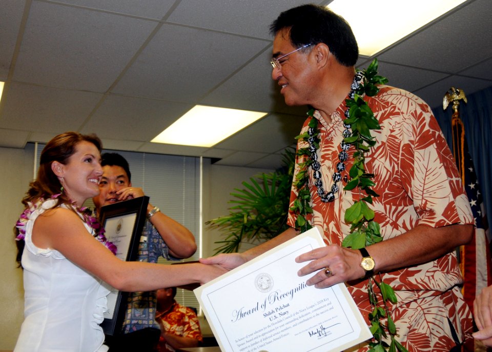 US Navy 081121-N-9758L-042 Shilo Phelchat, U.S. Navy recipient of the 2008 Hawaii Outstanding Military Spouse Award, receives an award of recognition from Honolulu Mayor Mufi Hannemann during a ceremony at Honolulu City Hall