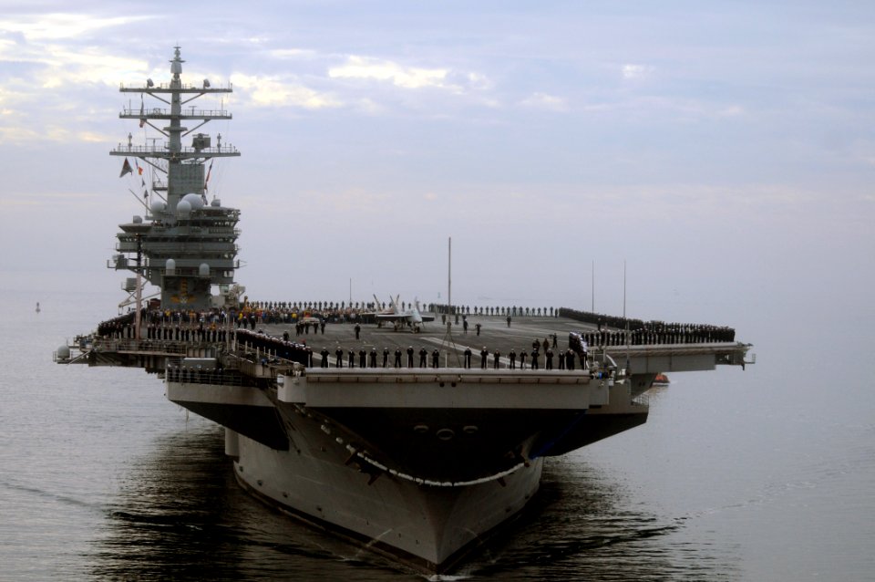 US Navy 081125-N-5961C-035 The Nimitz-class aircraft carrier USS Ronald Reagan (CVN 76) returns to her homeport of San Diego after a six-month deployment