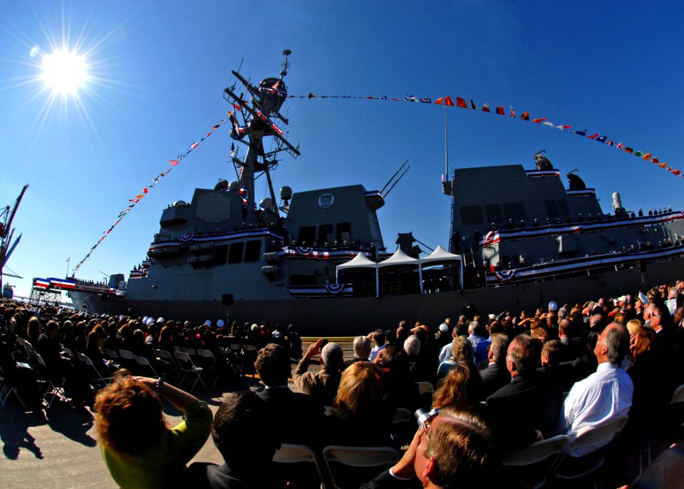 US Navy 101120-N-3737T-200 Commissioning of USS Gravely (DDG 107)