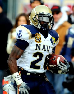 US Navy 081206-N-6266K-857 U.S. Naval Academy slot back Shun White (^26) runs for a touchdown during the 109th Army-Navy college football game at Lincoln Financial Field in Philadelphia