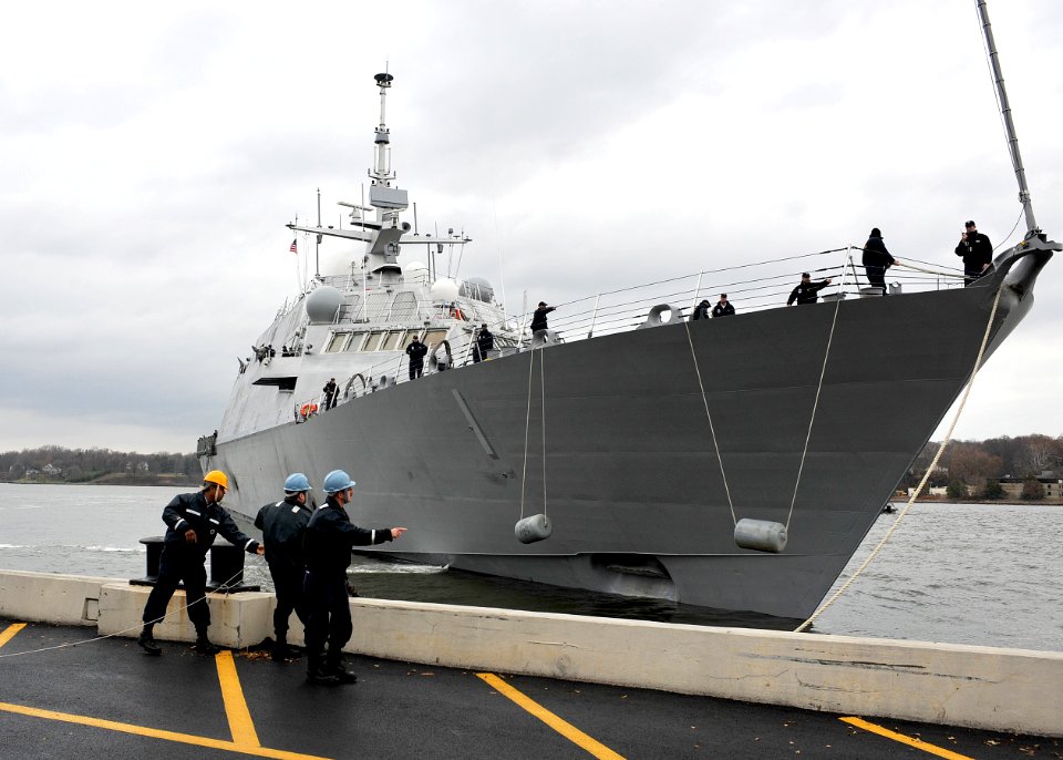 US Navy 081210-N-5390M-038 Boatswain's Mate 2nd Class Lowmikico Sellers, Boatswain's Mate 3rd Class Jacob Beard and Gunner's Mate 3rd Class Andrew Naff prepare to moor USS Freedom (LCS 1)