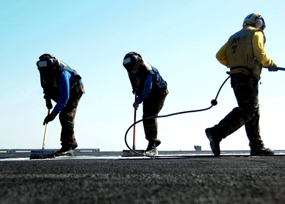 US Navy 081208-N-8822R-090 Aviation Boatswain's Mate (Handling) 3rd Class Xavier Fabre, left, Aviation Boatswain's Mate (Handling) 3rd Class Lisa Gurnick and Aviation Boatswain's Mate (Handling) 3rd Class Bryant Paz scrub the v