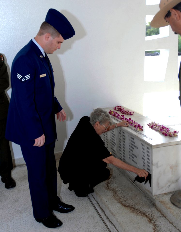 US Navy 081207-N-0535P-286 Dianne Guerin unveils the name of her father, Seaman 1st Class Charles Guerin Jr., during his interment ceremony