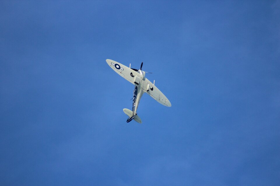 Flying aircraft airshow