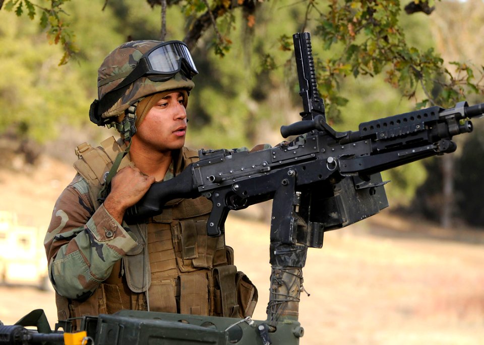 US Navy 081211-N-9584N-129 A Seabee assigned to Naval Mobile Construction Battalion (NMCB) 5 clears a jam to his M240B automatic weapon during a field training exercise at Fort Hunter Liggett