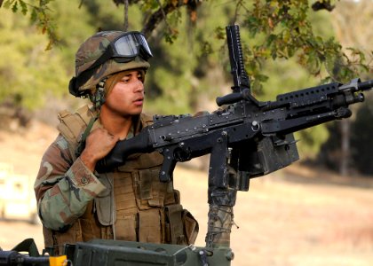 US Navy 081211-N-9584N-129 A Seabee assigned to Naval Mobile Construction Battalion (NMCB) 5 clears a jam to his M240B automatic weapon during a field training exercise at Fort Hunter Liggett