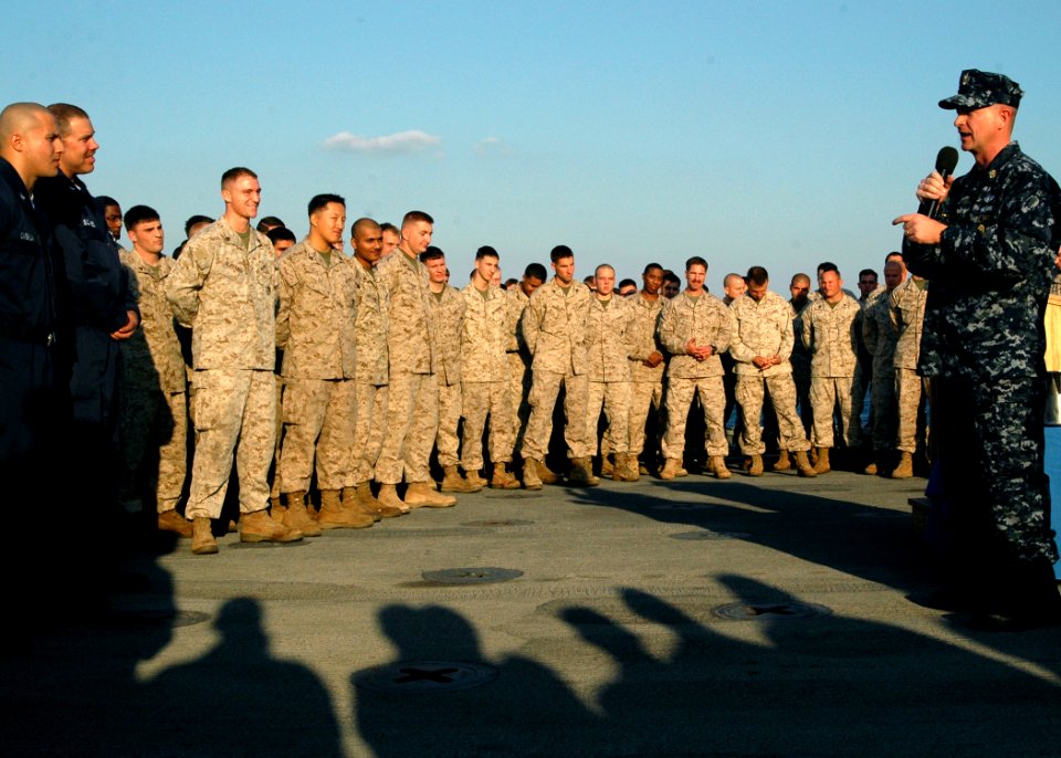 US Navy 081219-N-9134V-195 Master Chief Petty Officer of the Navy (MCPON) Rick West talks to Sailors and Marines