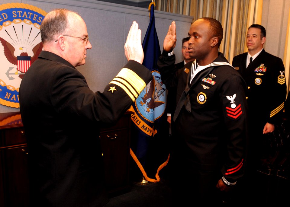 US Navy 090106-N-7948R-004 Vice Adm. John C. Harvey, Jr. meritoriously promotes Electricians Mate 1st Class Curtis Bembow