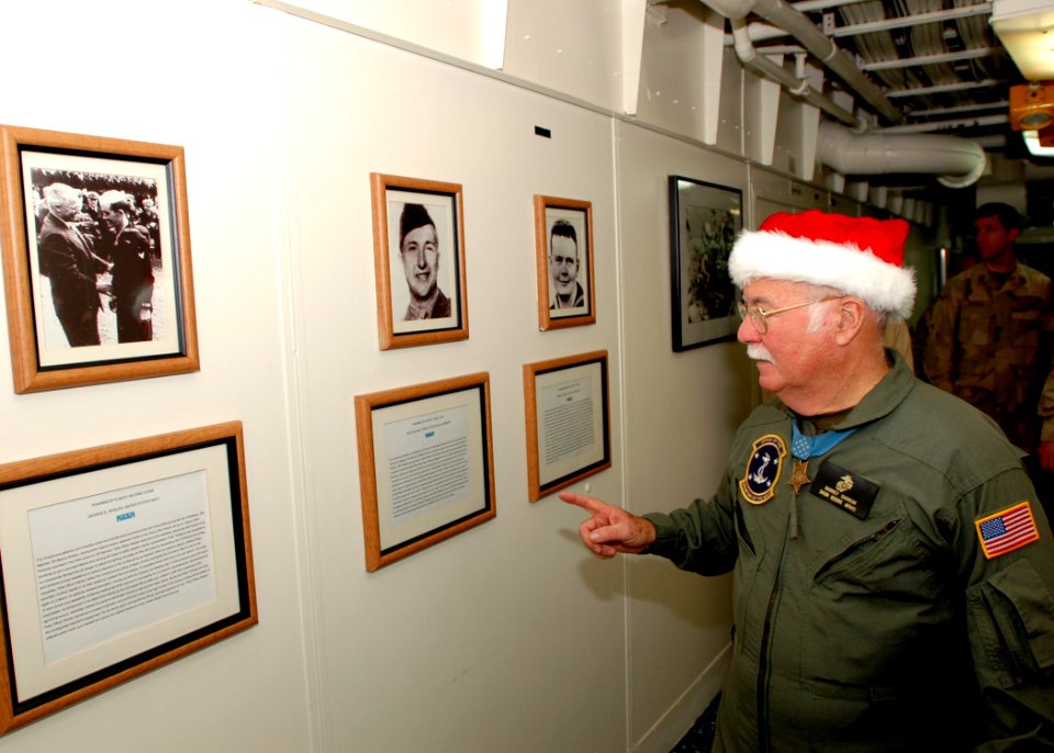 US Navy 081225-N-4236E-109 Deputy Assistant Secretary of the Navy for Reserve Affairs The Honorable H.C