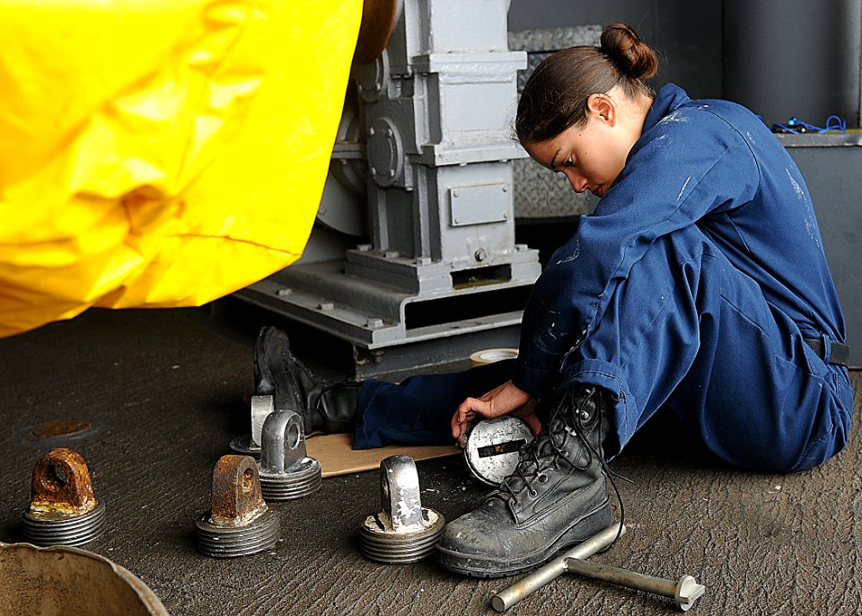 US Navy 110507-N-2908M-013 Boatswain's Mate Seaman Sheri Muniz wire brushes underway replenishment equipment aboard USS Kearsarge (LHD 3)