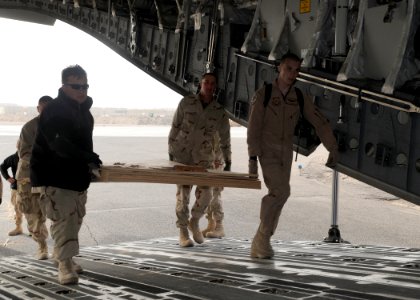 US Navy 090109-N-1120L-044 Seabees move approach shoring onto an Air Force C17 aircraft