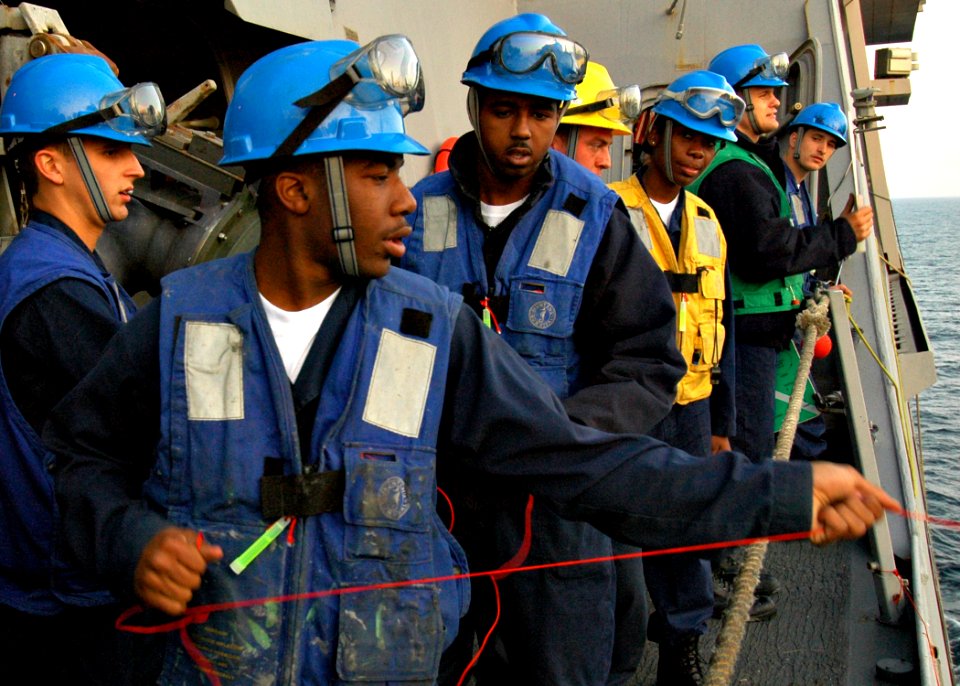 US Navy 090107-N-6764G-024 Sailors tend a shot line during an underway replenishment