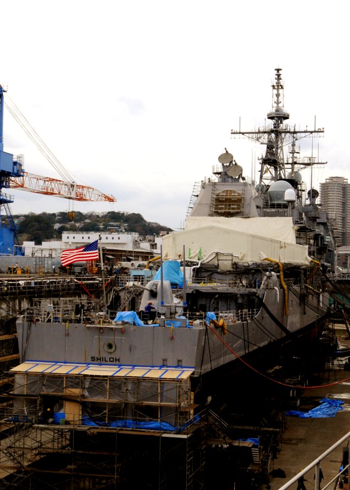 US Navy 090112-N-2638R-001 The Ticonderoga-class guided-missile cruiser USS Shiloh (CG 67) is in dry dock during a dry dock selective restricted availability
