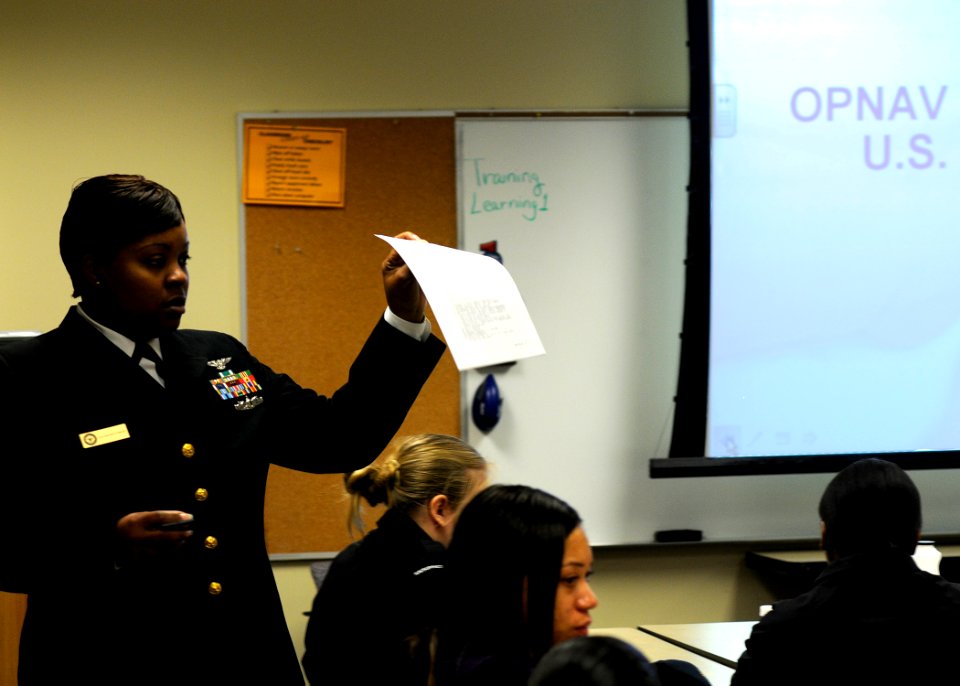 US Navy 090109-N-4515N-093 Chief Aviation Electronics Technician Tinesha Cowart talks to military members and their spouses about being new parents