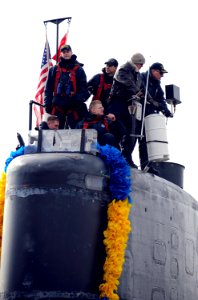 US Navy 090110-N-8467N-003 The fast-attack submarine USS Alexandria (SSN 757) pulls into Submarine Base New London after completing a scheduled six-month deployment in the U.S. Central Command area of responsibility photo