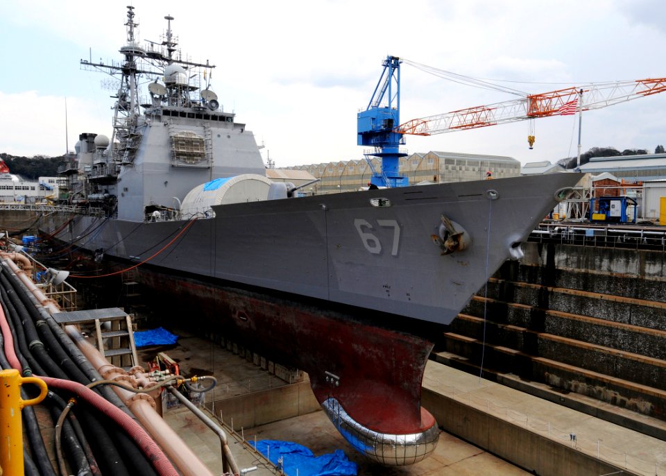 US Navy 090112-N-2638R-002 The Ticonderoga-class guided-missile cruiser USS Shiloh (CG 67) is in dry dock during a dry dock selective restricted availability