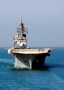US Navy 090112-N-3392P-165 USS Iwo Jima (LHD 7) transits the Persian Gulf