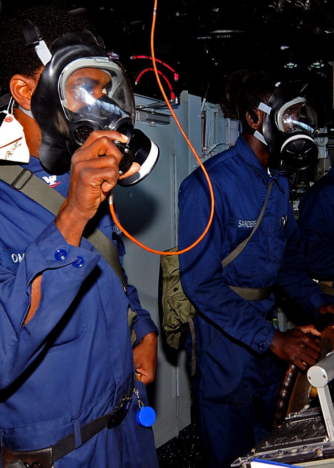 US Navy 090114-N-1082Z-002 Sailors conduct bridge operations