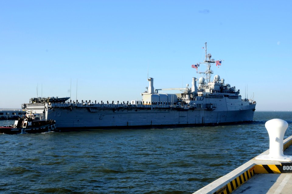 US Navy 090115-N-1831S-046 USS Nashville (LPD 13) departs on a six-month deployment