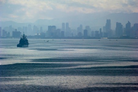 US Navy 110515-N-DR144-240 The Ticonderoga-class guided-missile cruiser USS Bunker Hill (CG 52) anchors in Manila Bay photo