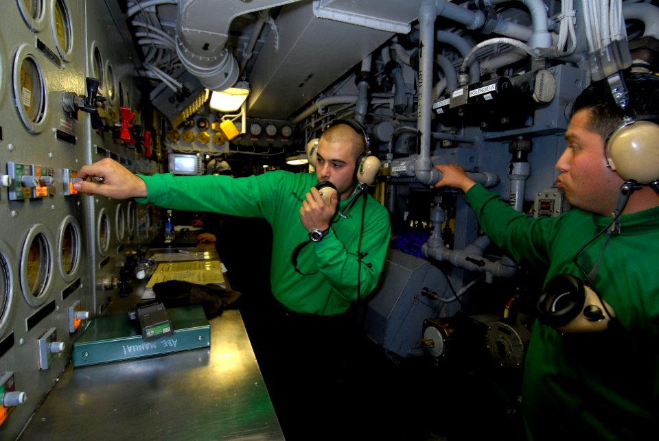 US Navy 090121-N-3946H-122 Aviation Boatswain's Mate (Equipment) 2nd Class Marcus Rideout, left, and Aviation Boatswain's Mate 2nd Class Abraham Lopez stand watch in the catapult one engine room