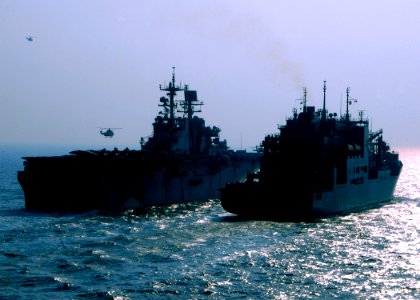 US Navy 090121-N-3392P-038 The multi-purpose amphibious assault ship USS Iwo Jima (LHD 7) conducts a vertical replenishment