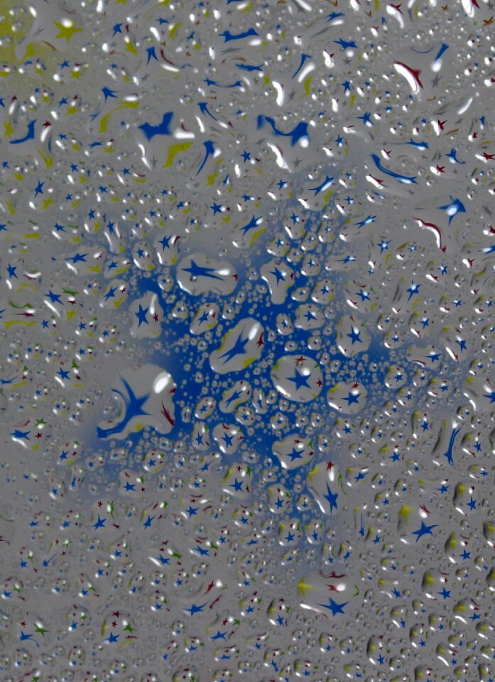 Refractive coloring water