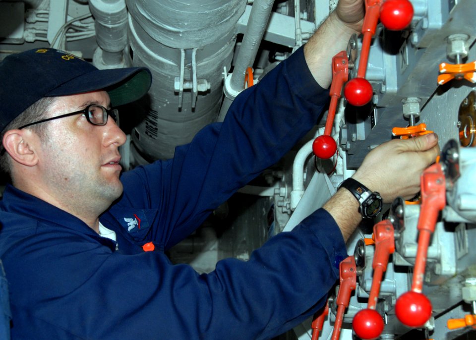 US Navy 090128-N-3666S-022 Gas Turbine System Technician 3rd Class Clayton Kraus tests a manual valve hydraulic control station aboard the Ticonderoga-class guided-missile cruiser USS Chosin (CG 65)
