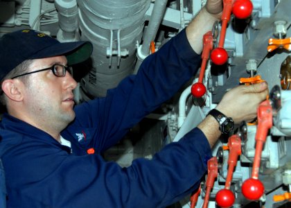 US Navy 090128-N-3666S-022 Gas Turbine System Technician 3rd Class Clayton Kraus tests a manual valve hydraulic control station aboard the Ticonderoga-class guided-missile cruiser USS Chosin (CG 65)