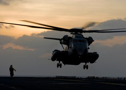 US Navy 090201-N-5253W-025 An Aviation Boatswain's Mate (Handling) directs an MH-53E Sea Stallion helicopter as it lands aboard the amphibious assault ship USS Essex (LHD 2)