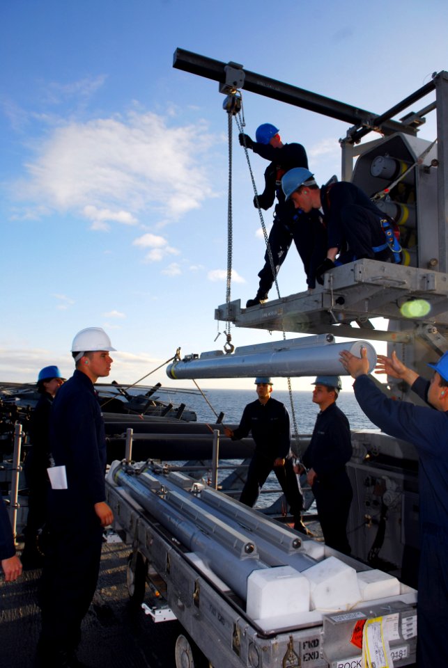 US Navy 090130-N-5215E-007 Fire Controlmen assigned to the amphibious assault ship USS Essex (LHD 2) load the Rolling Airframe Missile (RAM) system