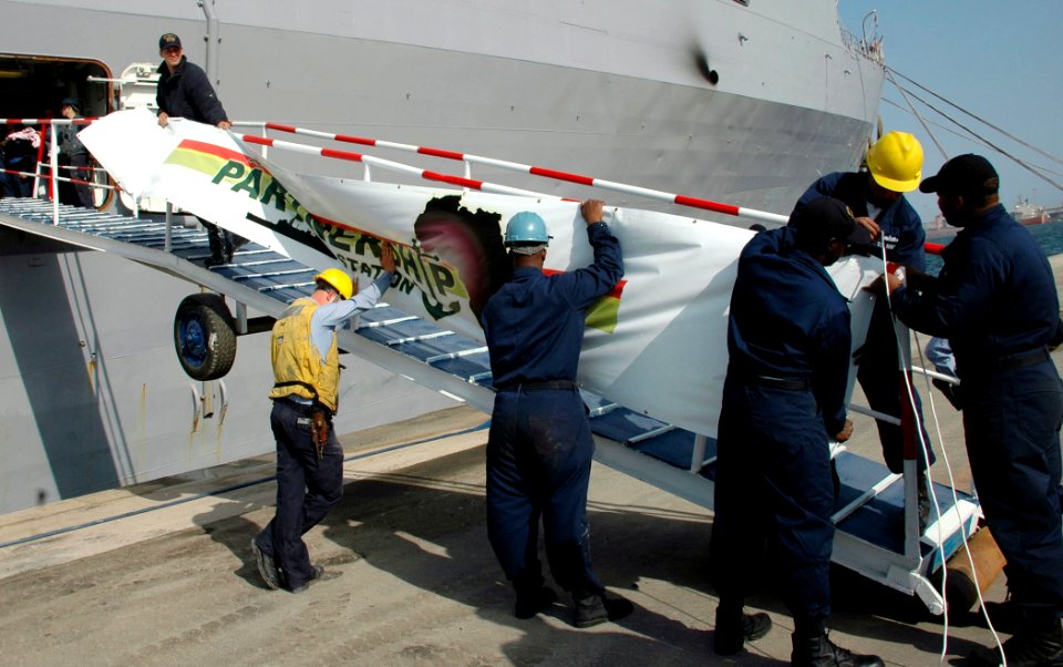 US Navy 090204-N-1655H-123 Sailors assigned to the amphibious transport dock USS Nashville (LPD 13) secure the Africa Partnership Station brow skirt shortly after the Nashville arrives in Dakar, Senegal
