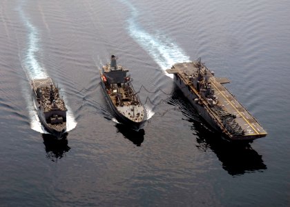 US Navy 090206-N-5253W-176 USS Tortuga (LSD 46) and USS Essex (LHD 2) receive fuel from USNS Rappahannock (T-AO 204)