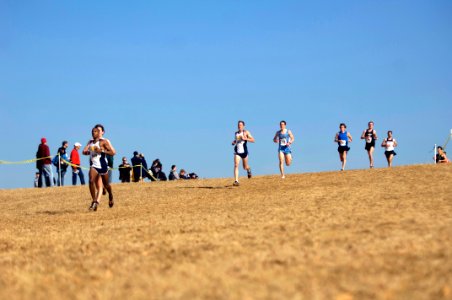 US Navy 090207-N-7090S-013 Lt. j.g. Will Christian leads a pack of runners during the Armed Forces Cross Country Championship