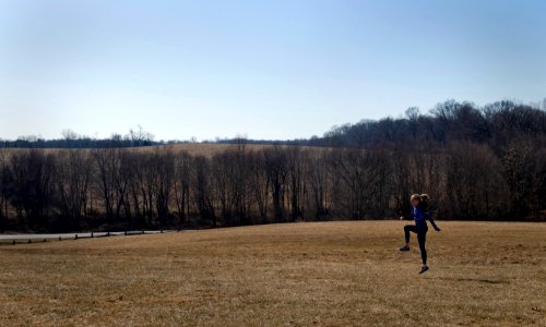 US Navy 090207-N-7090S-028 Lt. j.g. Jenny McDonagh warms-up prior to the 8 Kilometer women's race