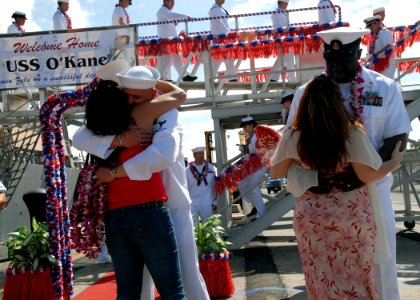 US Navy 090209-N-3666S-047 Sailors assigned to the Arleigh Burke-class guided-missile destroyer USS O'Kane (DDG 77) embrace their loved ones pier side at Naval Station Pearl Harbor
