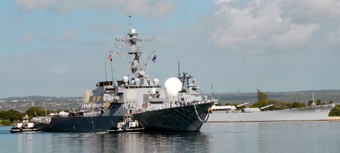 US Navy 090209-N-3666S-008 Sailors aboard the Arleigh Burke-class guided-missile destroyer USS O'Kane (DDG 77) man the rails as she makes her way pier side to Naval Station Pearl Harbor photo