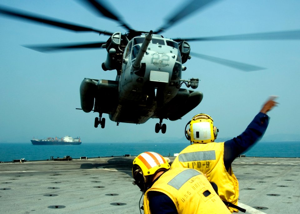 US Navy 090212-N-1251W-113 Landing Signalmen launch a CH-53E Sea Stallion helicopter