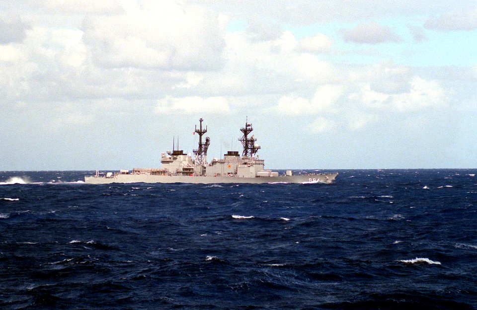 US Navy 330-CFD DN-SC-92-06798 Starboard beam view of USS Leftwich (DD-984) underway