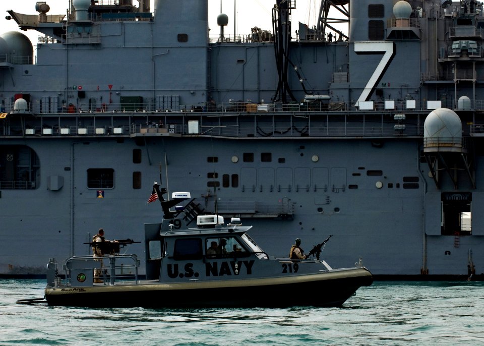 US Navy 090214-N-9671T-288 A port security boat approachesUSS Iwo Jima (LHD 7) while providing port security