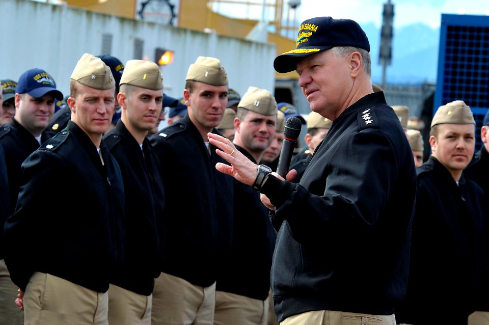 US Navy 090217-N-8273J-214 Chief of Naval Operations (CNO) Adm. Gary Roughead speaks with the blue and gold crewmembers of the ballistic-missile submarine USS Louisiana (SSBN 743)