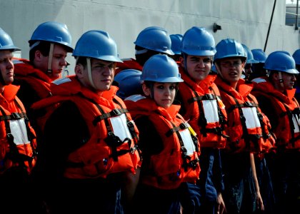 US Navy 090217-N-7280V-016 Deck department Sailors aboard the amphibious command ship USS Blue Ridge (LCC 19) stand by to rig tension and shot lines