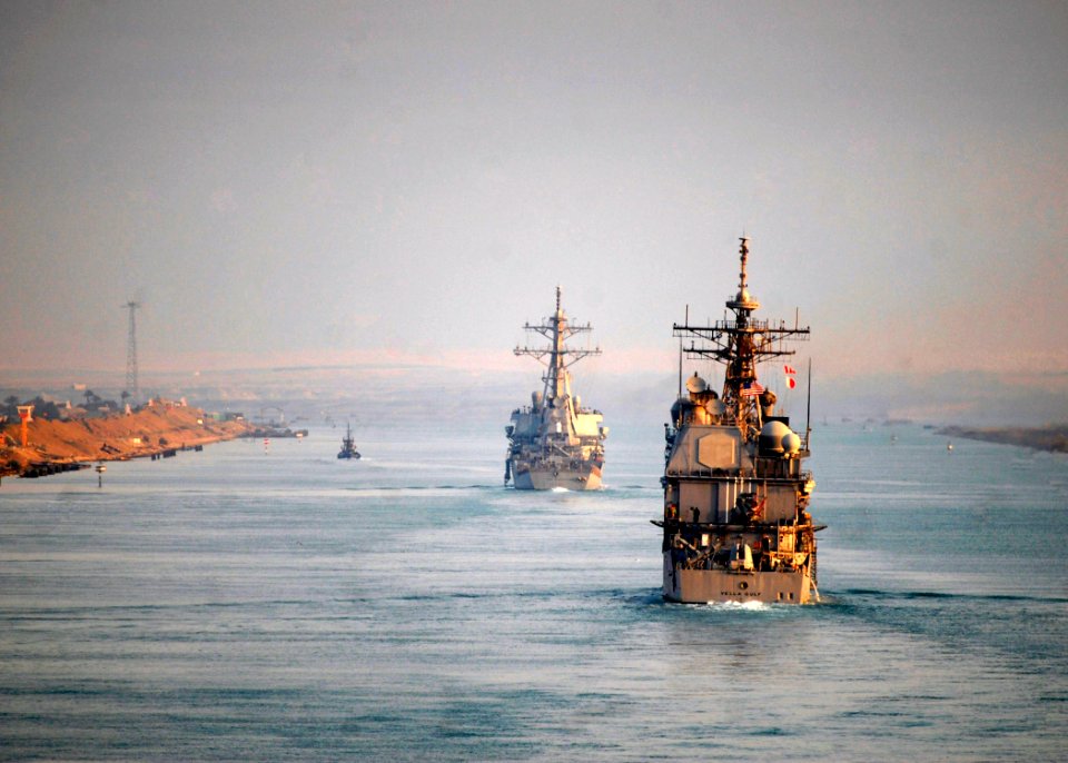 US Navy 090227-N-3392P-010 USS Roosevelt (DDG 80) and USS Vella Gulf (CG 72) transit the Suez Canal