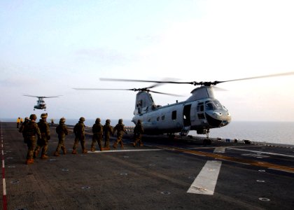 US Navy 090225-N-9150R-022 Marines board a CH-46E Sea Knight helicopter