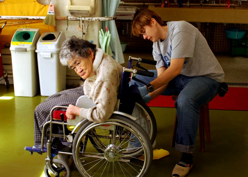 US Navy 090302-N-3241S-011 Electrician's Mate 1st Class Kellie Matzen cleans a resident's wheelchair