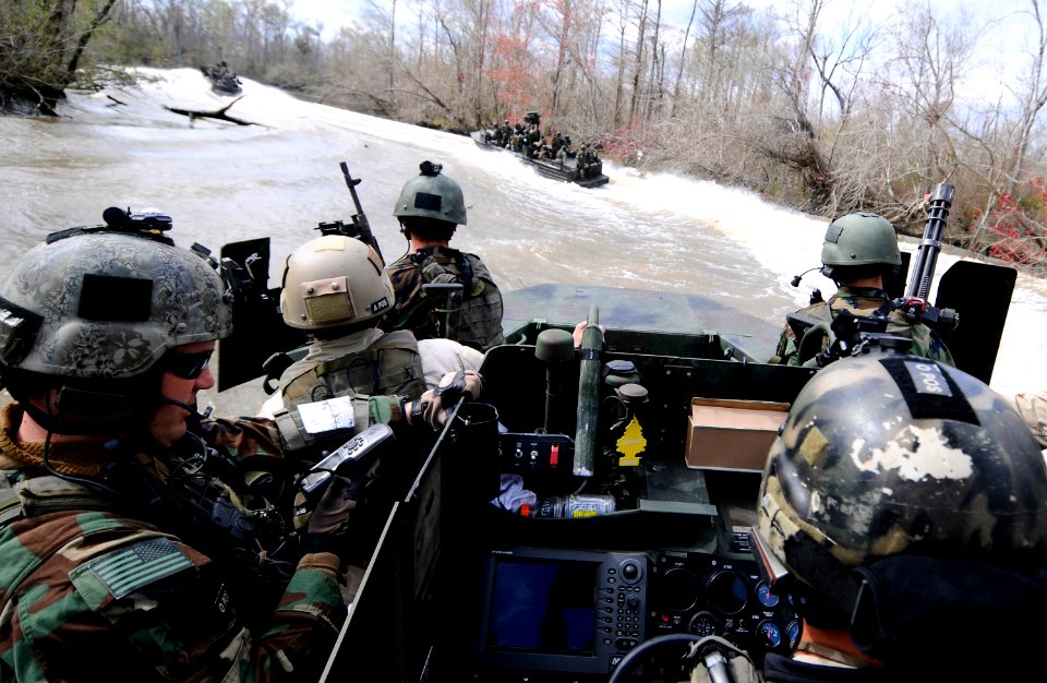US Navy 090304-N-8933S-266 pecial Warfare Combatant-craft Crewmen conduct live-fire drills