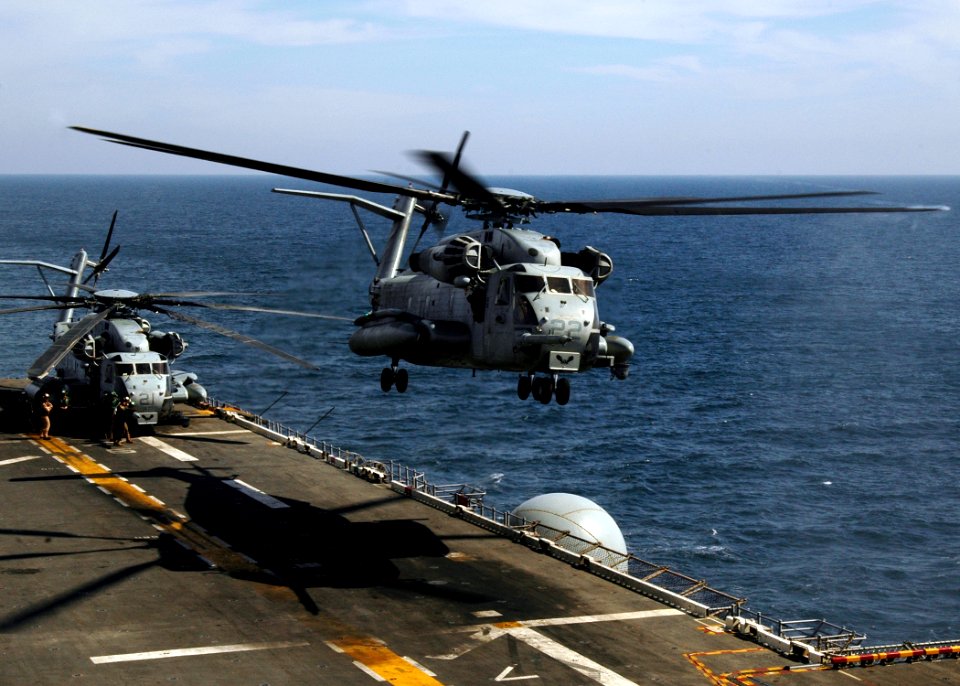 US Navy 090309-N-4236E-030 A CH-53E Super Stallion assigned to Marine Medium Helicopter Squadron (HMM) 264 lands on the flight deck of the multi-purpose amphibious assault ship USS Iwo Jima (LHD 7)