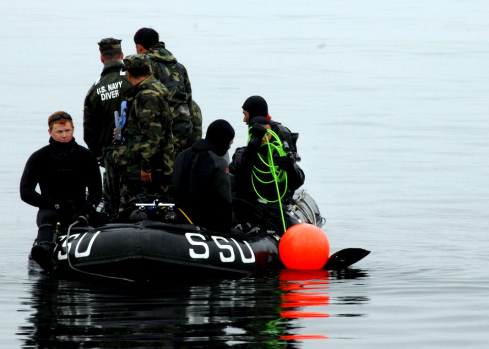 US Navy 090319-N-9573A-014 Seabees assigned to Underwater Construction Team (UCT) 2 and Mobile Diving and Salvage Unit participate in an underwater welding exercise with members of the Republic of Korea Navy