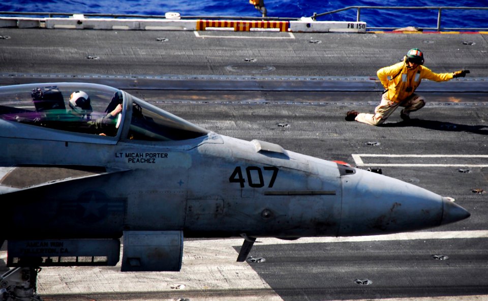 US Navy 090328-N-6597H-356 An F-A-18E Super Hornet from the