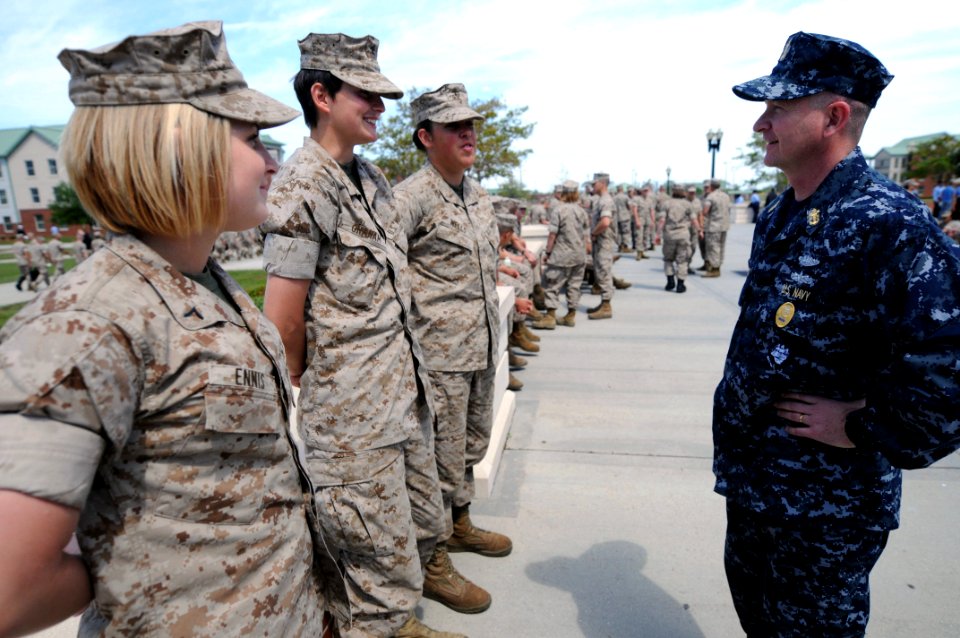 US Navy 090330-N-9818V-372 Master Chief Petty Officer of the Navy (MCPON) Rick West speaks with Marines after having lunch at the base galley during his tour of Naval Air Station Pensacola
